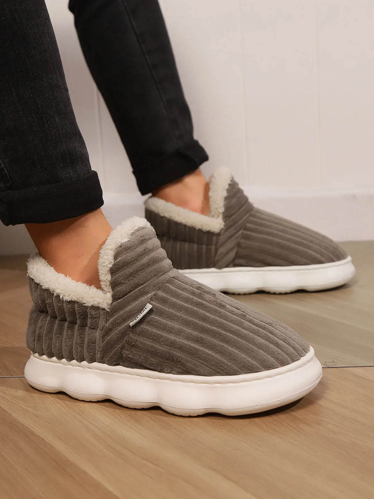 Winter Men Women Shoes Winter Short Plush Slippers Outdoor Fur Non-slip House Shoes Casual Fuzzy Soft Cozy Men Women Shoes K's Collection Store