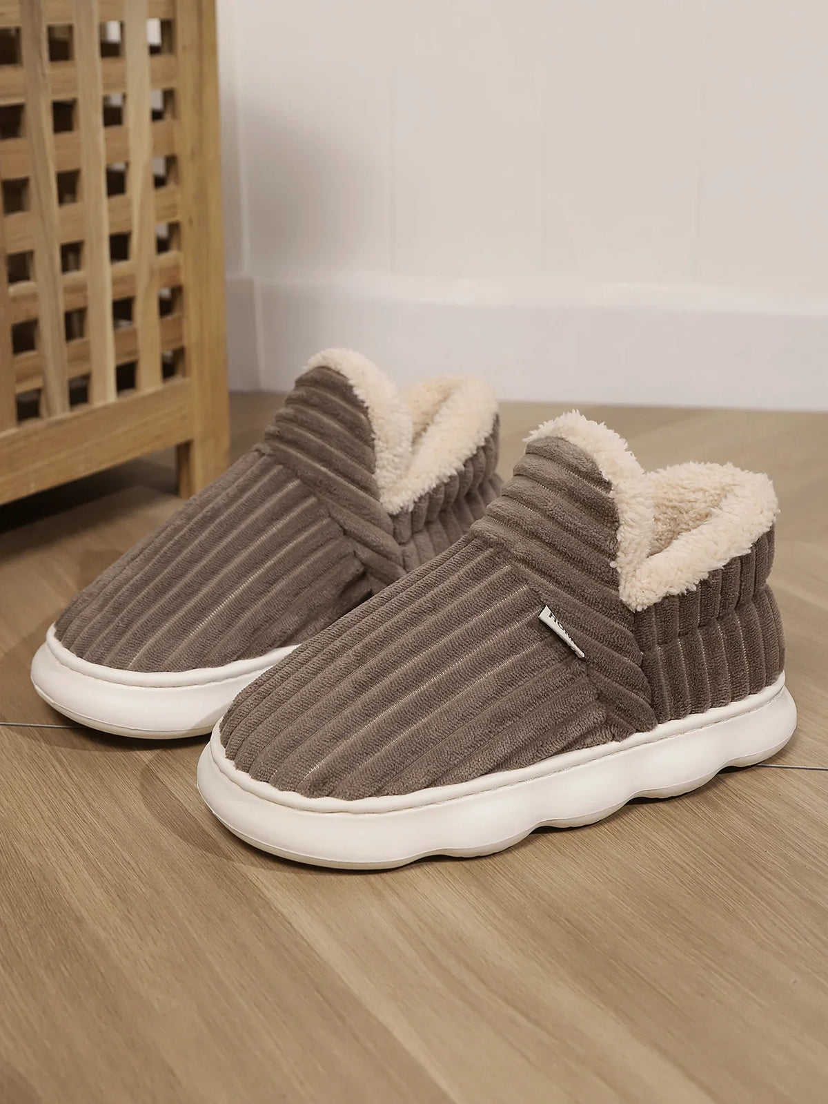 Winter Men Women Shoes Winter Short Plush Slippers Outdoor Fur Non-slip House Shoes Casual Fuzzy Soft Cozy Men Women Shoes K's Collection Store