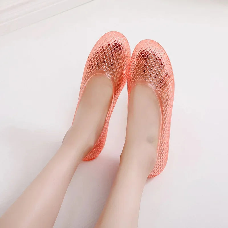 Pink jelly slip-on shoes with lattice upper and rounded toe