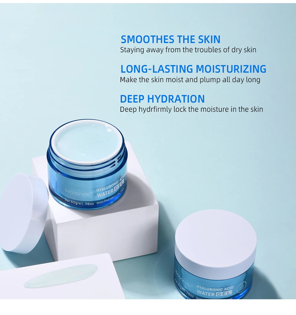 Moisture cream jars with white lids and blue containers, with spatula