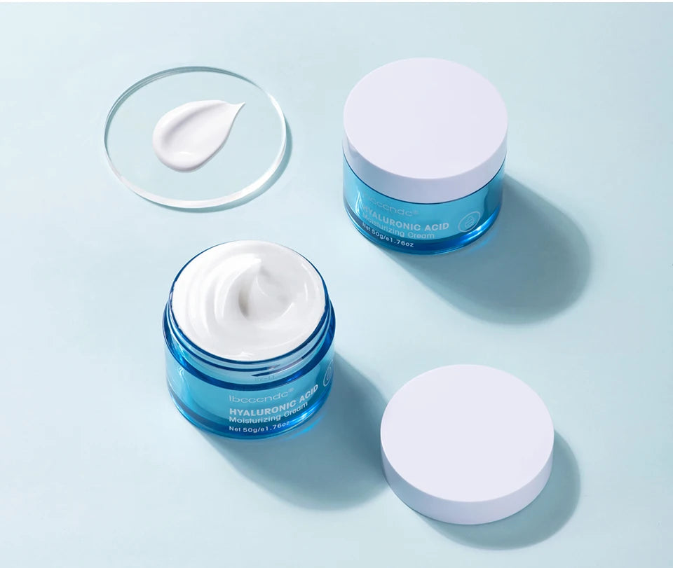 Blue moisturizer jar with white cream, plus white lid and cream dollop