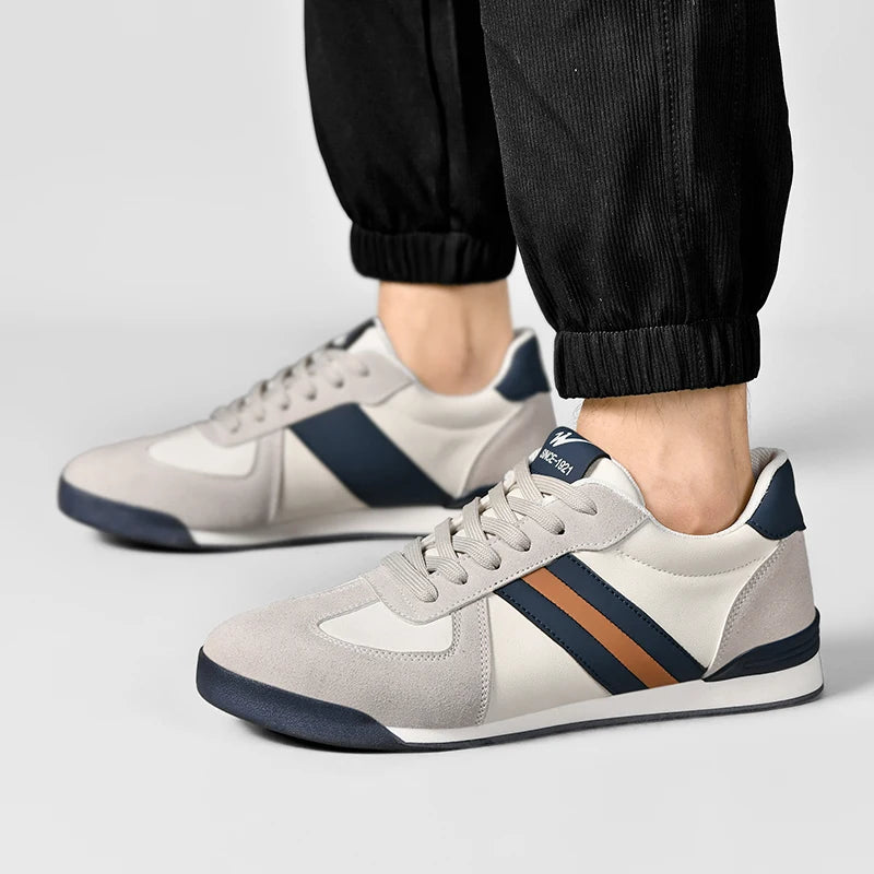Retro sneakers in off-white/gray with navy side stripe and navy heel tab