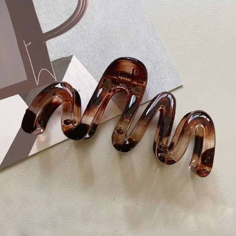 Women's Wavy High Glossy Amber Brown 11cm/4.33in Large Lightweight Plastic Hair Clip Elegant Minimalistic Hair Accessories K's Collection Store