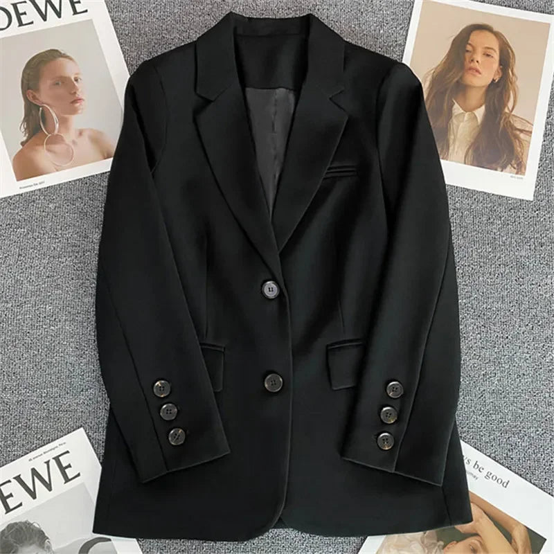 Women's tailored blazer in black with notch lapels, flap pockets, four-button cuffs