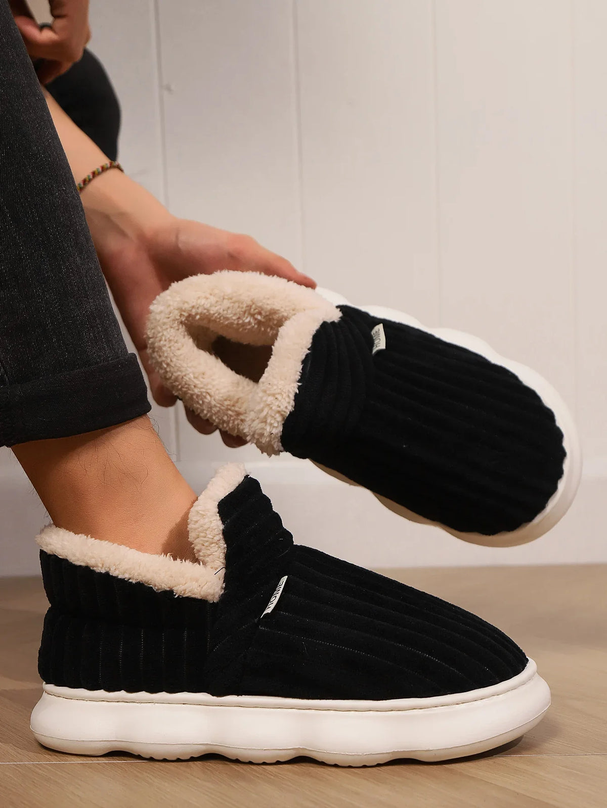 Winter Men Women Shoes Winter Short Plush Slippers Outdoor Fur Non-slip House Shoes Casual Fuzzy Soft Cozy Men Women Shoes K's Collection Store