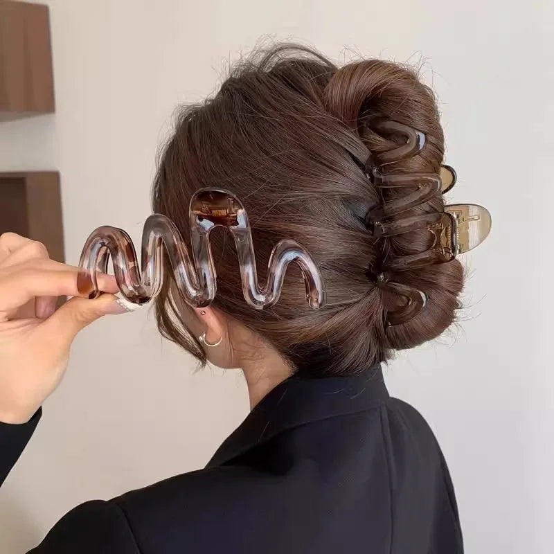 Women's Wavy High Glossy Amber Brown 11cm/4.33in Large Lightweight Plastic Hair Clip Elegant Minimalistic Hair Accessories K's Collection Store