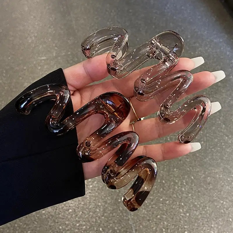 Women's Wavy High Glossy Amber Brown 11cm/4.33in Large Lightweight Plastic Hair Clip Elegant Minimalistic Hair Accessories K's Collection Store